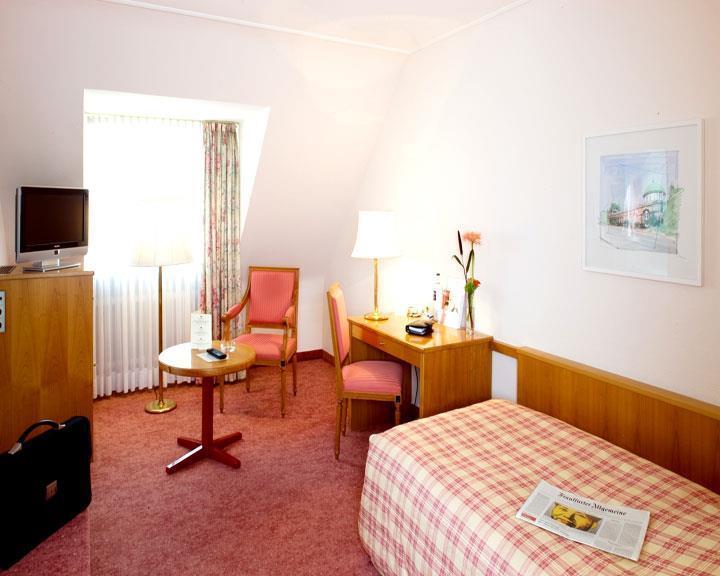 Schlosshotel Карлсруе Номер фото