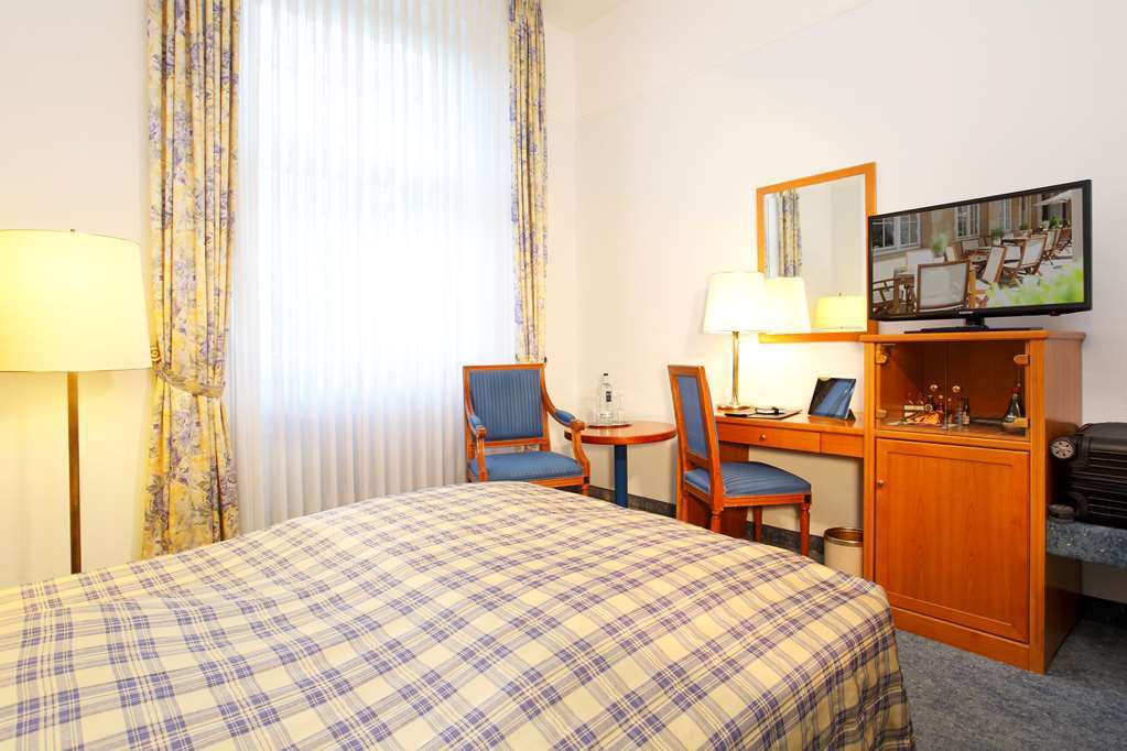 Schlosshotel Карлсруе Номер фото